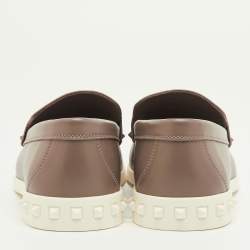 مملوكة مسبقًا حذاء لوفرز فالنتينو سليب أون قماش مميز وجلد بني طيني روكستد مقاس 42.5