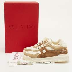 Pre Owned حذاء رياضي فالنتينو ون ستد جلد سويدي وجلد بني فاتح وأبيض منخفض من أعلى مقاس 41.5 حجم كبير جدًا