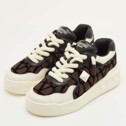 مملوكة مسبقًا حذاء رياضي فالنتينو ون ستد كبير جدا مقاس 41.5 من جاكار وجلد بنقشة أيقونوغراف بني داكن/أبيض