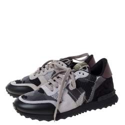 مملوكة مسبقًا Valentino Black/Grey Mesh And Leather Rockrunner Camouflage Rockstud Low Top Sneakers Size 40