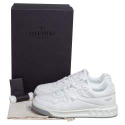 مملوكة مسبقًا Valentino White Leather One Stud Low Top Sneakes Size 43