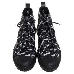 Pre Owned حذاء رياضي فالنتينوVLTN  كانفاس أبيض/أسود بعنق مرتفع مقاس 40