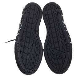 Pre Owned حذاء رياضي فالنتينوVLTN  كانفاس أبيض/أسود بعنق مرتفع مقاس 40