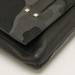 Pre Owned حقيبة كلاتش فالنتينو روكستود قماش وتمس الأسود/الرمادي</