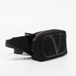 مملوكة مسبقًا Valentino Black Nylon and Leather VLogo Belt Bag