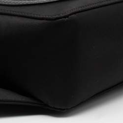 مملوكة مسبقًا Valentino Black Nylon and Leather VLogo Belt Bag