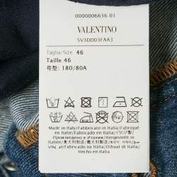 مملوكة مسبقًا شورت فالنتينو دنيم أزرق بجيب وتفاصيل V مقاس صغير/ محيط الخصر 32 بوصة