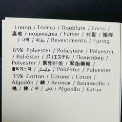 مملوكة مسبقًا شورت فالنتينو دنيم أزرق بجيب وتفاصيل V مقاس صغير/ محيط الخصر 32 بوصة