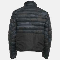 Pre Owned جاكيت فالنتينو حشوة داون صناعي طباعة مموهة أخضر/أزرق كحلي مقاس صغير - سمول