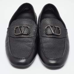 Pre Owned Valentino Black Leather Escape V logo Slip On Loafers Size 43