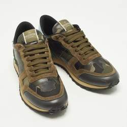 مملوكة مسبقًا حذاء رياضي فالنتينو روك رانر سويدي وجلد نمط مموه متعدد الألوان عنق منخفض مقاس 38