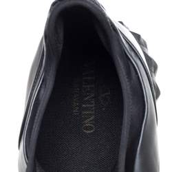 Pre Owned حذاء رياضي فالنتينو بودي تيك جلد أسود ساتان عنق منخفض مقاس 43