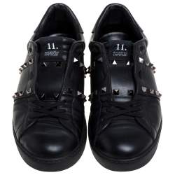 مملوكة مسبقًا Valentino Black Leather Studded Low Top Sneakers Size 43
