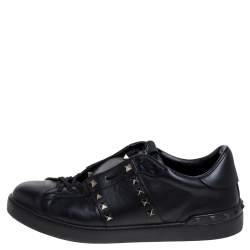 مملوكة مسبقًا Valentino Black Leather Studded Low Top Sneakers Size 43