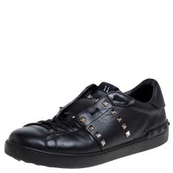 مملوكة مسبقًا Valentino Black Leather Studded Low Top Sneakers Size 43