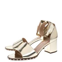 Pre Owned صندل فالنتينو سيور كاحل كعب شانكى روكستد جلد لامع ذهبى مقاس 41