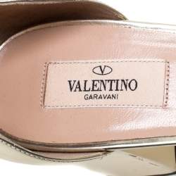 Pre Owned صندل فالنتينو سيور كاحل كعب شانكى روكستد جلد لامع ذهبى مقاس 41