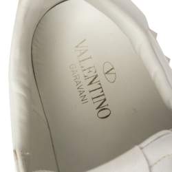 مملوكة مسبقًا حذاء رياضى فالنتينو منخفض من أعلى أنتايتلد روكستد جلد أبيض مقاس 40.5