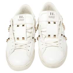 مملوكة مسبقًا حذاء رياضى فالنتينو منخفض من أعلى أنتايتلد روكستد جلد أبيض مقاس 40.5