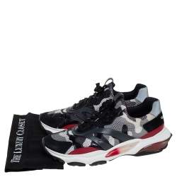 Pre Owned حذاء رياضي فالنتينو باونس شبك وسويدي بطبعة مموهة  متعدد الألوان وعنق منخفض مقاس 43