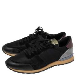 مملوكة مسبقًا Valentino Black  Leather And Suede Rockstud Low Top Sneakers Size 43