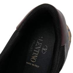 مملوكة مسبقًا Valentino Black  Leather And Suede Rockstud Low Top Sneakers Size 43