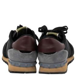 مملوكة مسبقًا Valentino Black  Leather And Suede Rockstud Low Top Sneakers Size 43