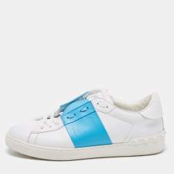 مملوكة مسبقًا Valentino White/Blue Leather Rockstud Low Top Sneakers Size 42