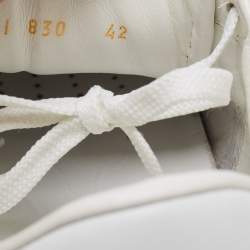 مملوكة مسبقًا Valentino White/Blue Leather Rockstud Low Top Sneakers Size 42