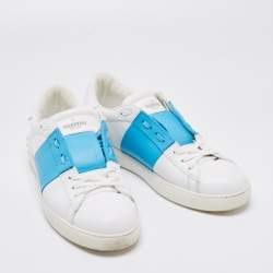 مملوكة مسبقًا Valentino White/Blue Leather Rockstud Low Top Sneakers Size 42