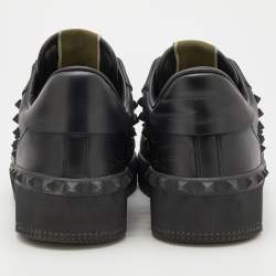 مملوكة مسبقًا Valentino Black Leather Rockstud Low Top Sneakers Size 43