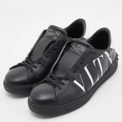 مملوكة مسبقًا Valentino Black/White Leather VLTN Rockstud Low Top Sneakers Size 42