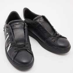 مملوكة مسبقًا Valentino Black/White Leather VLTN Rockstud Low Top Sneakers Size 42