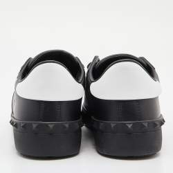 مملوكة مسبقًا Valentino Black/White Leather VLTN Rockstud Low Top Sneakers Size 42