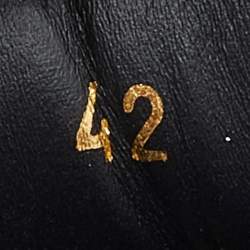 مملوكة مسبقًا Valentino Black/White Leather VLTN Rockstud Low Top Sneakers Size 42