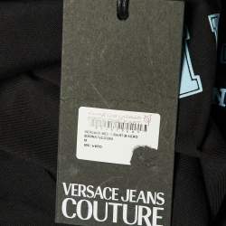 مملوكة مسبقًا تِي شيرت فيرساتشي جينز كوتور قطن أسود مطبوع بالشعار ياقة دائرية مقاس وسط