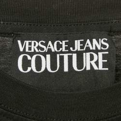 Pre Owned تي شيرت فيرساتشي جينز كوتور جيرسي أسود مطبوع بالشعار مقاس كبير جداً