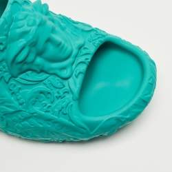 Pre Owned صندل سلايد فيرساتشي باروك رأس ميدوسا مطاط تركواز أخضر مقاس 42