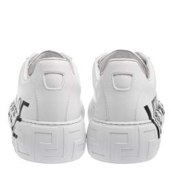 مملوكة مسبقًا Versace White Leather Greca Logo Low Top Sneakers Size 43.5