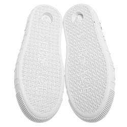 مملوكة مسبقًا Versace White Leather Greca Logo Low Top Sneakers Size 43.5