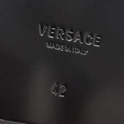 مملوكة مسبقًا صندل سلايد فيرساتشي غريكا قماش وجلد أصفر/أسود مقاس 42