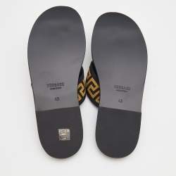 مملوكة مسبقًا صندل سلايد فيرساتشي غريكا قماش وجلد أصفر/أسود مقاس 43