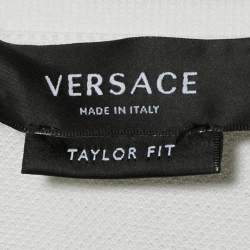 Pre Owned تي شيرت فيرساتشي بياقة غريكا بيضاء بيكيه مقاس ضخم جداً