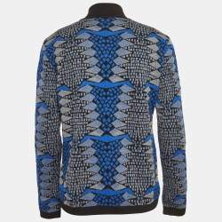 مملوكة مسبقًا سويتر فيرساتشي أزرق حياكة صوف بطباعة إنتارسيا برقبة مرتفعة مقاس كبير جداً - إكس لارج