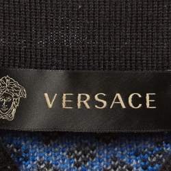 مملوكة مسبقًا سويتر فيرساتشي أزرق حياكة صوف بطباعة إنتارسيا برقبة مرتفعة مقاس كبير جداً - إكس لارج