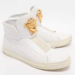 مملوكة مسبقًا حذاء رياضي فيرساتشي ميدوسا جلد أبيض بعنق طويل مقاس 42