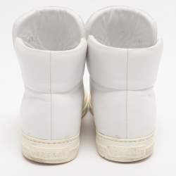 مملوكة مسبقًا حذاء رياضي فيرساتشي ميدوسا جلد أبيض بعنق طويل مقاس 42