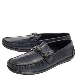 مملوكة مسبقًا Versace Blue Leather Medusa Icon Chain Detail Loafers Size 45