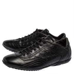 مملوكة مسبقًا Versace Black Leather Logo Embossed Low Top Sneakers Size 40