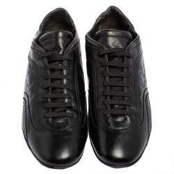 مملوكة مسبقًا Versace Black Leather Logo Embossed Low Top Sneakers Size 40